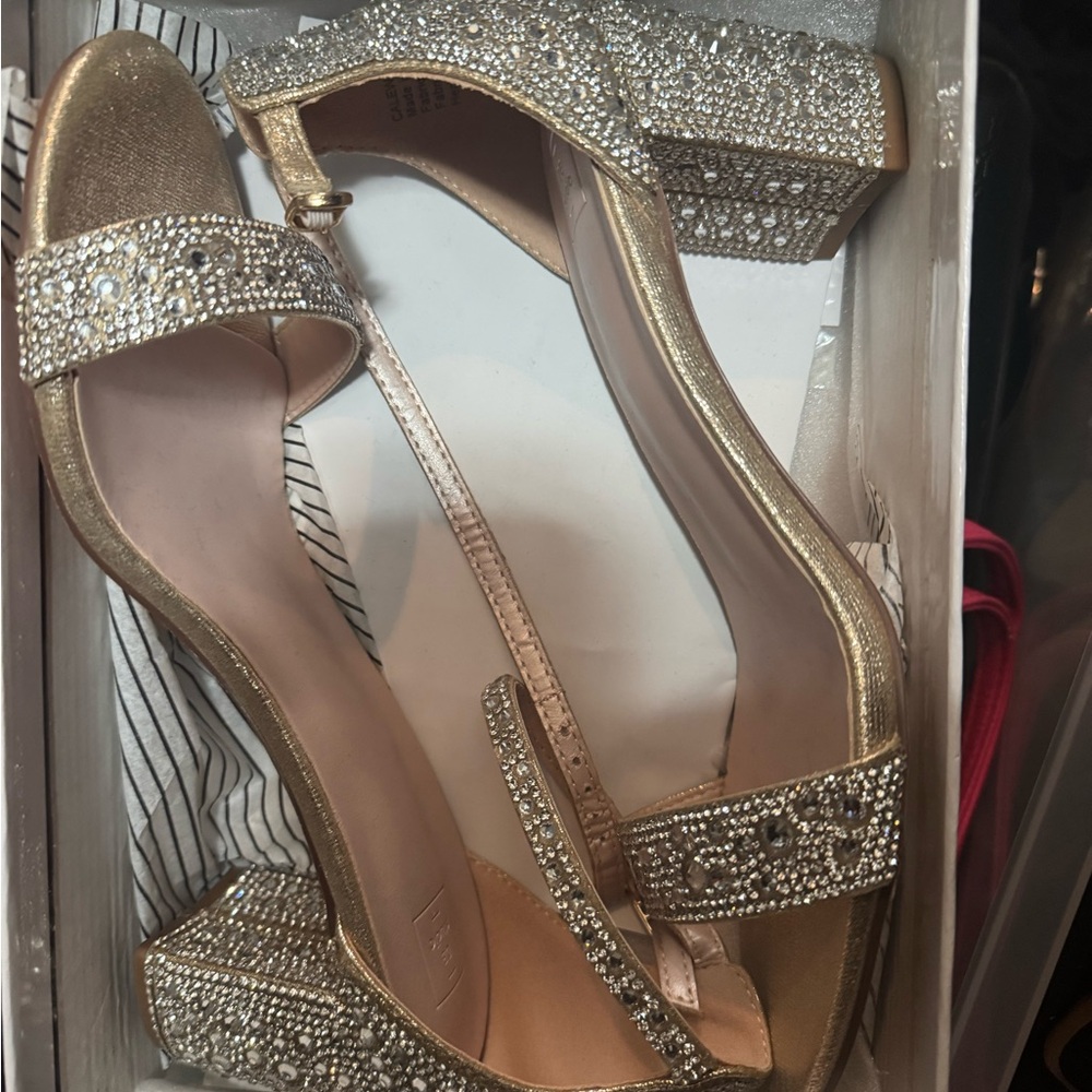 DB Studio | Allover Crystal Glitter Block Heel Sandals | CALE Champagne | 9W - Picture 4 of 5